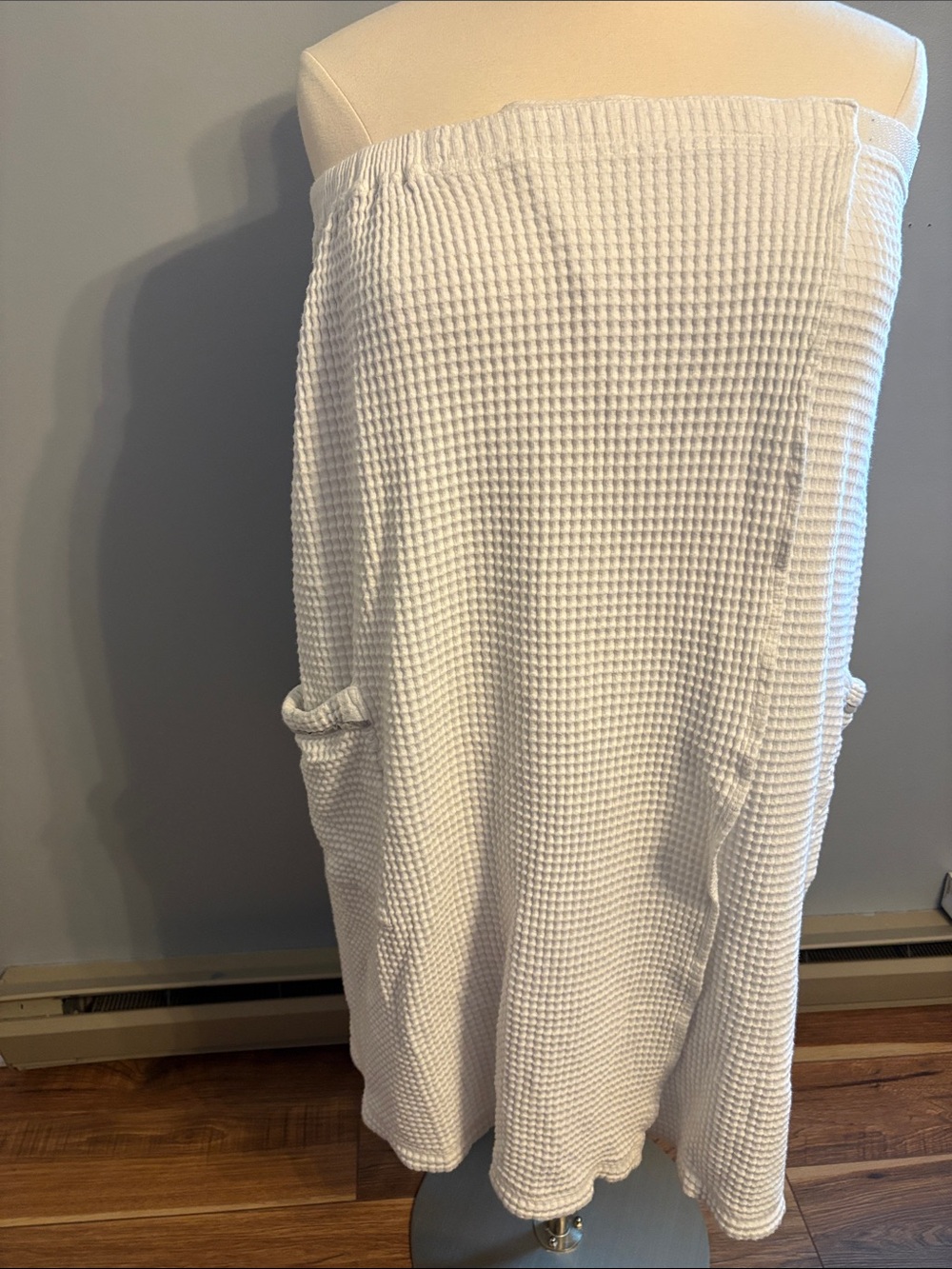 Cacique White Waffle-Knit Bath wrap with Pockets- size 26-36 range